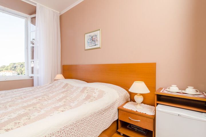 Room 4 of 31
