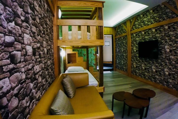 Room 15 of 37