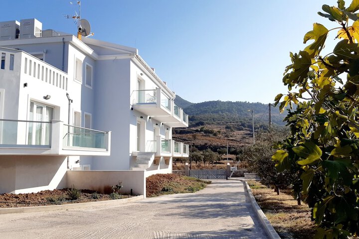 Hotel Exterior 86 of 98