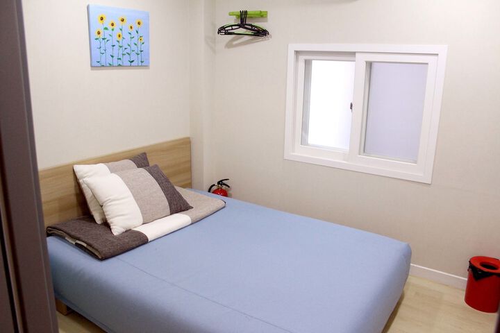 Room 8 of 82