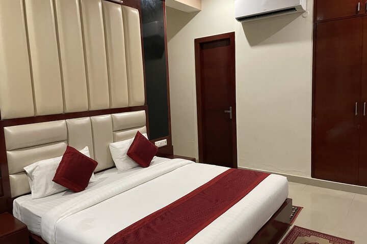 Room 10 of 33