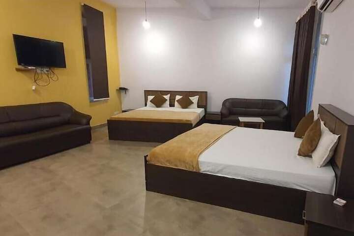 Room 4 of 52