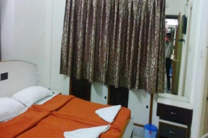 Room 3 of 15