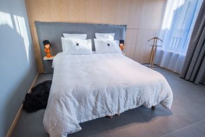 Room 8 of 22