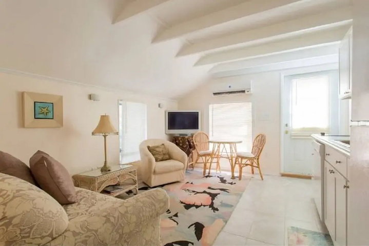 Photo of Treasure Island Beach Retreat Sleeps Up To 3
