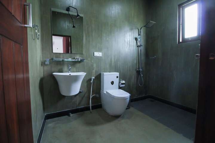 Room 10 of 18