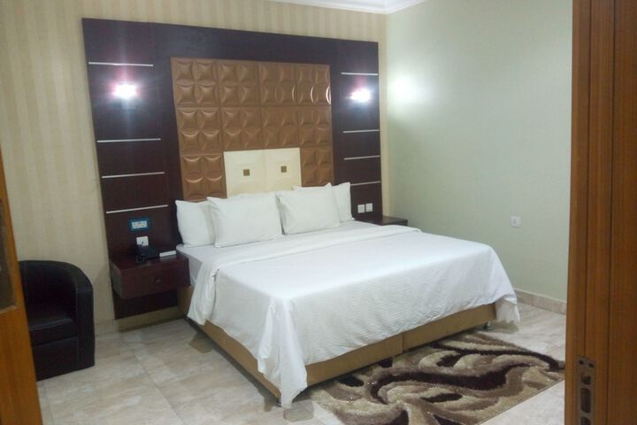 Room 3 of 10