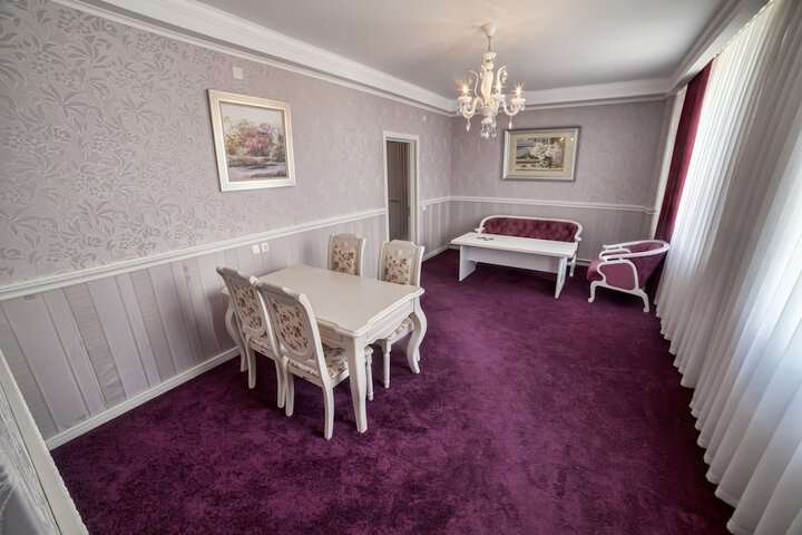Room 18 of 23