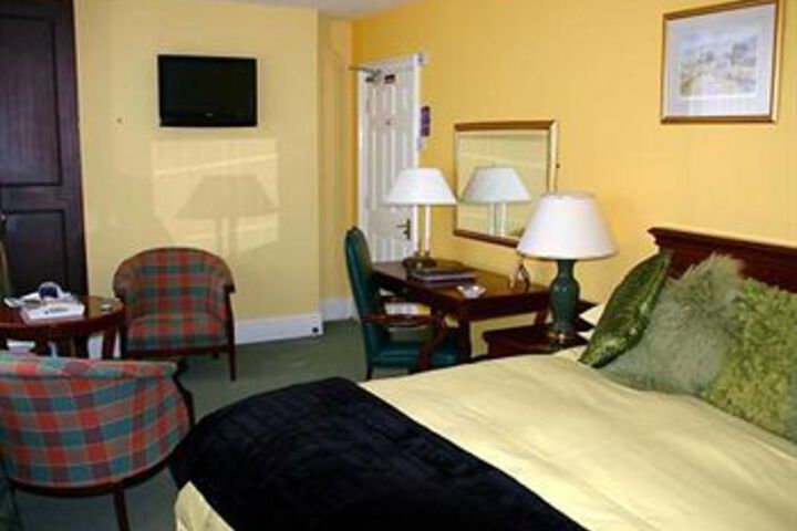Room 7 of 18