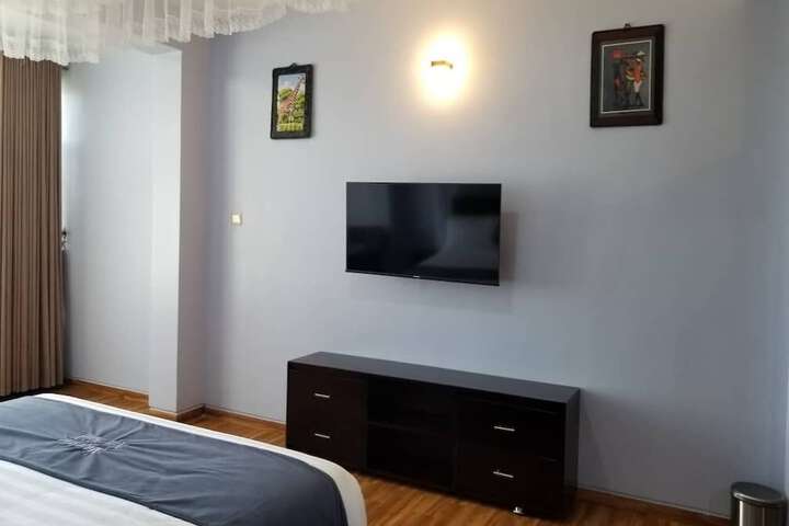 Room 12 of 150