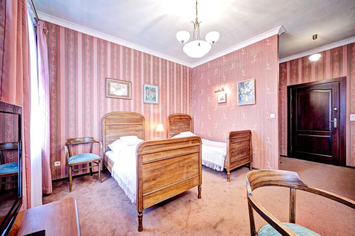 Room 10 of 43