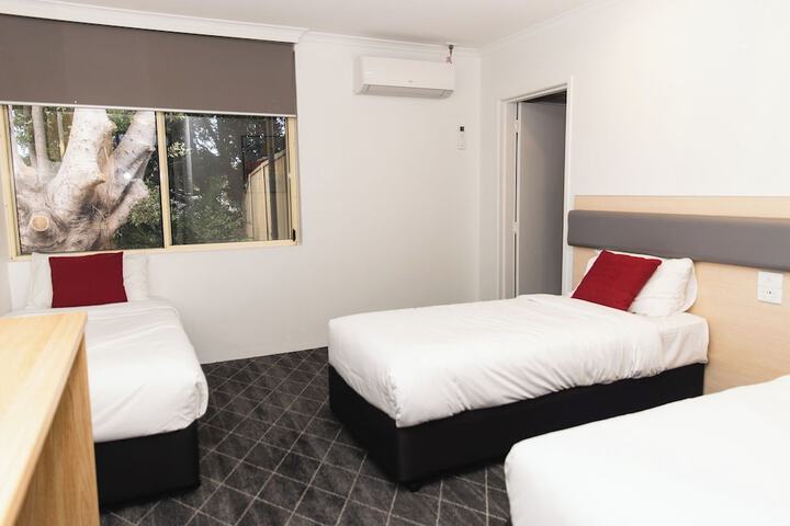 Room 15 of 28