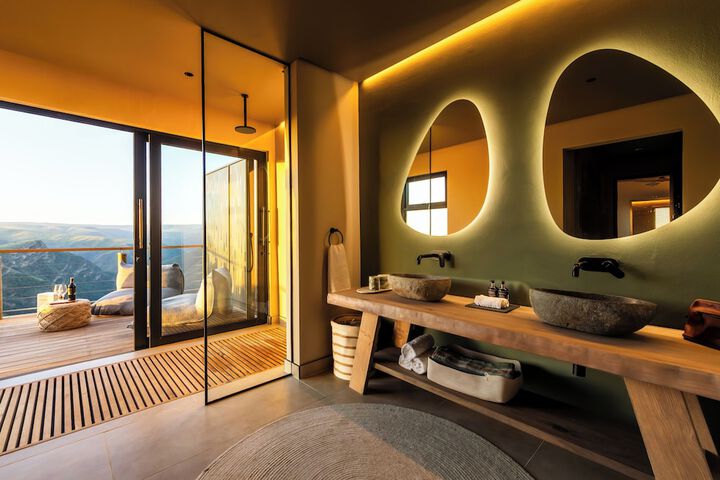 Room 21 of 38