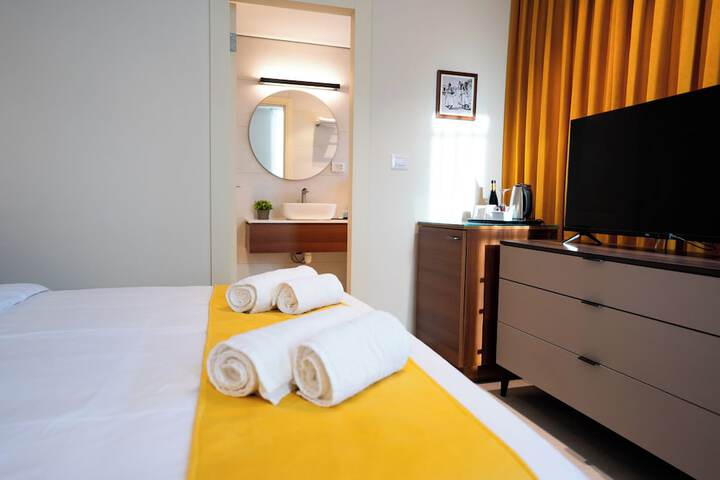 Room 33 of 74