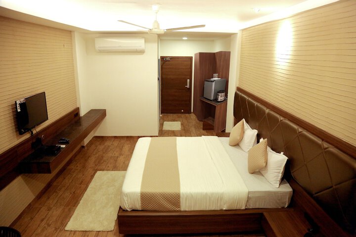 Room 12 of 13