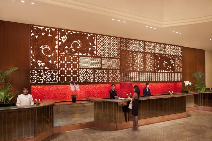 Entrance & Lobby