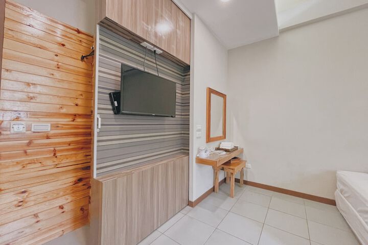 Room 5 of 42