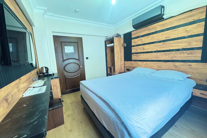 Room 28 of 109