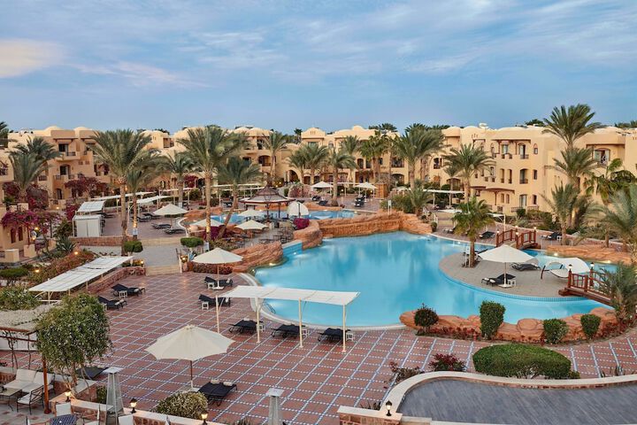 Hotel Pool