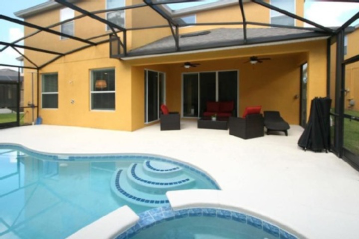 Pool 275 of 299