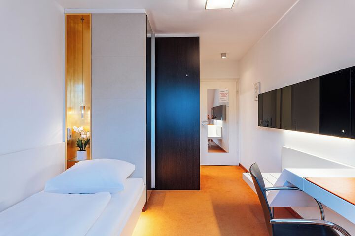 Room 10 of 21