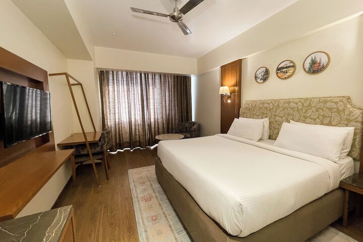 Room 16 of 33