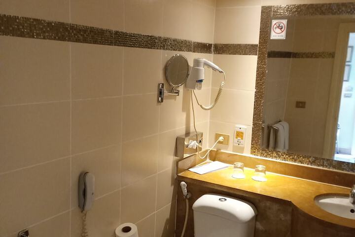 Room 34 of 53