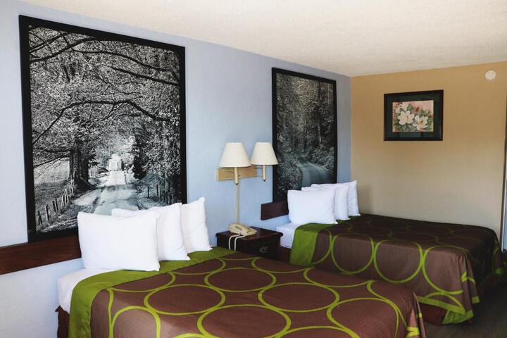 2 Double Beds (7 of 9)