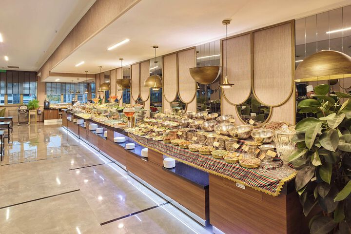 Dining 29 of 47