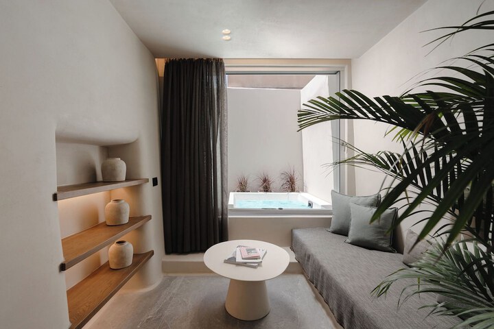 Room 142 of 260