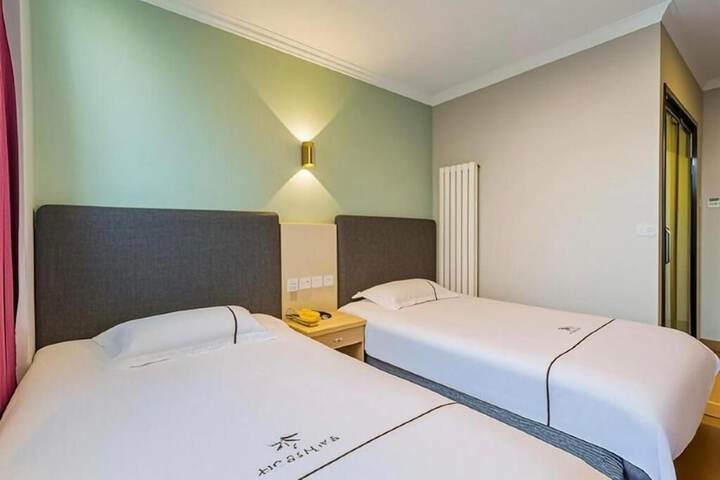 Room 20 of 34
