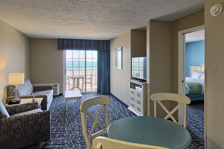 1 King Bed Petite Non Beach View (18 of 21)