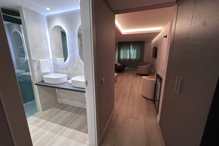 Room 35 of 49