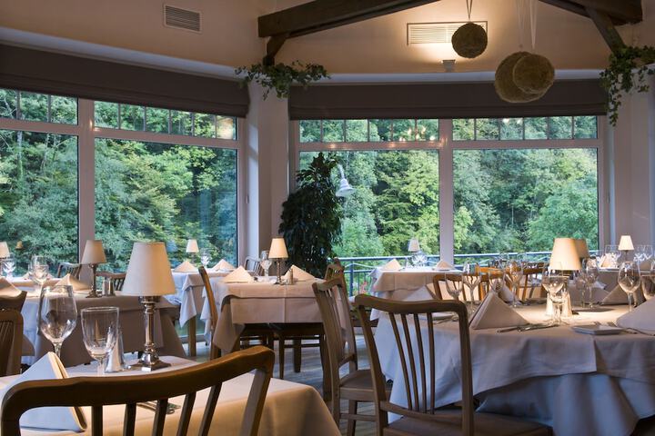 Dining 18 of 47