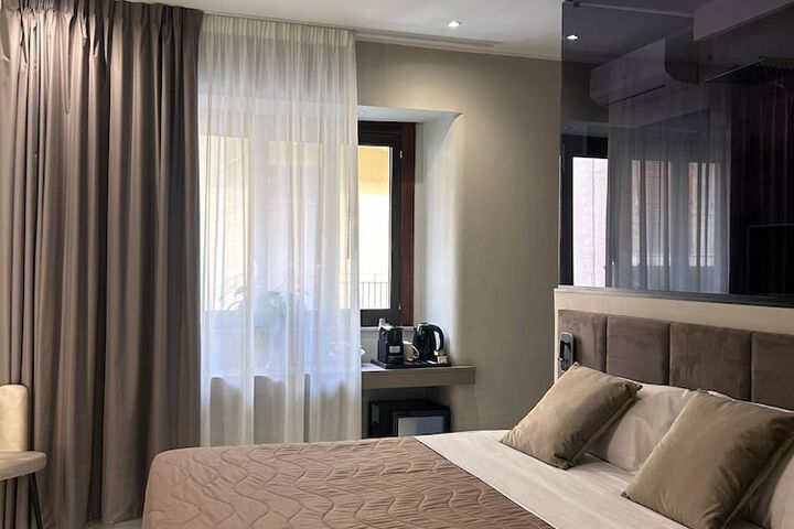 Room 18 of 105