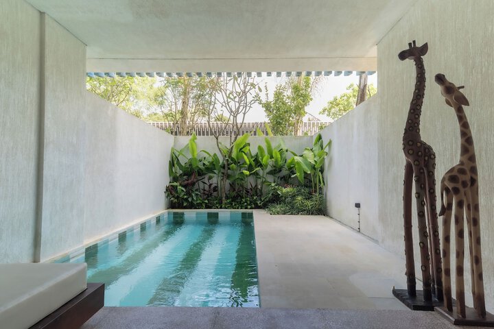 Pool 25 of 44