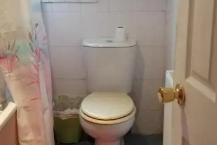 Room 9 of 12