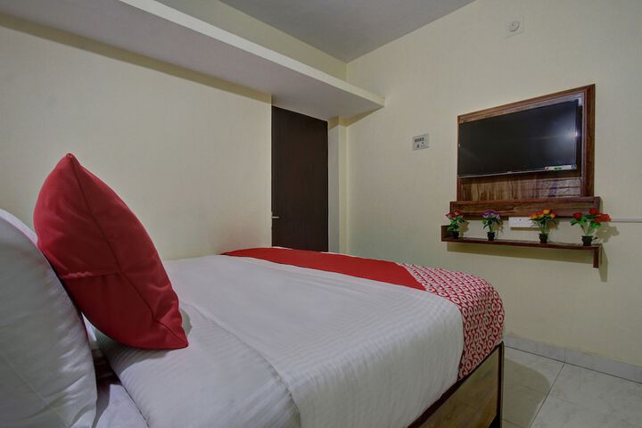 Room 12 of 18