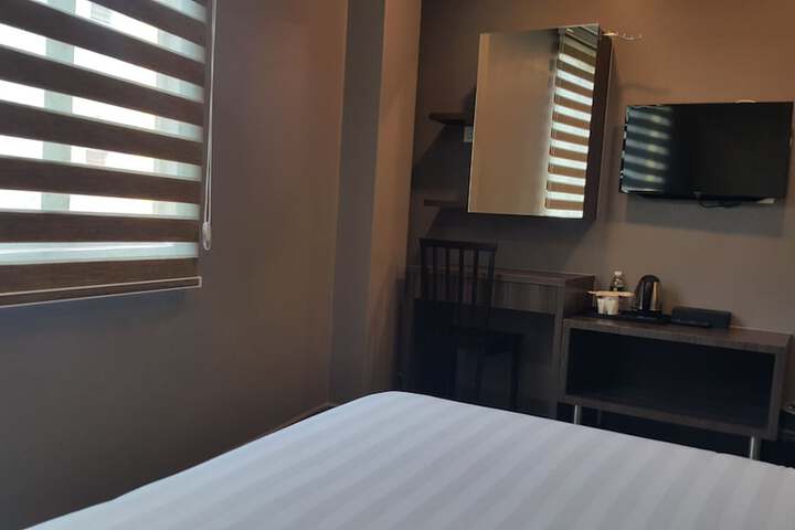 Room 25 of 34