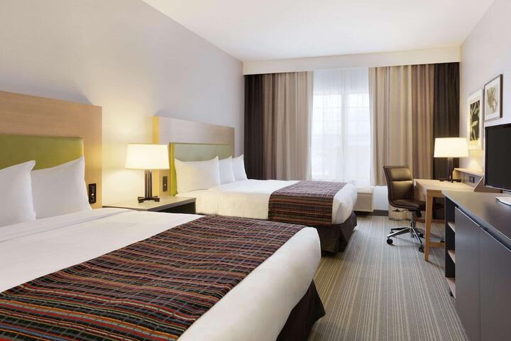 2 Queen Beds (6 of 7)