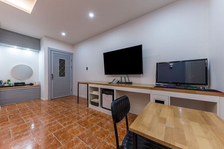 Room 44 of 63