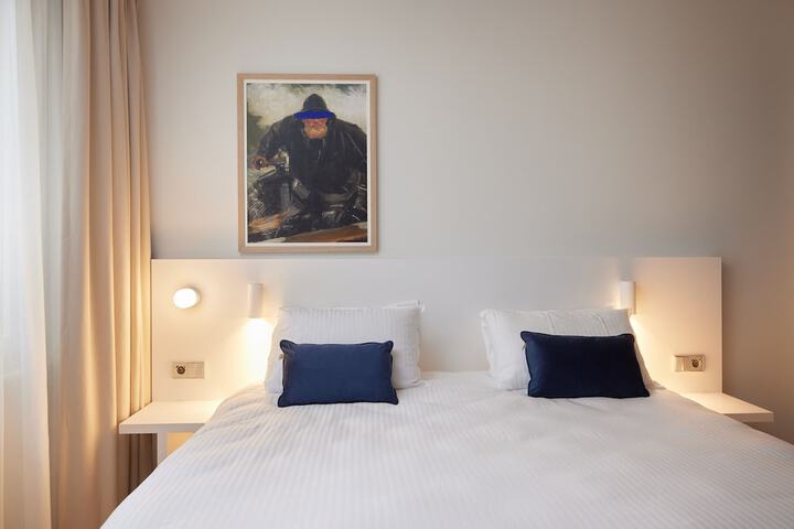 Room 5 of 68