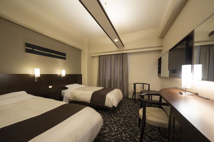 Room 16 of 100