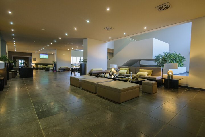 Lounge 90 of 107