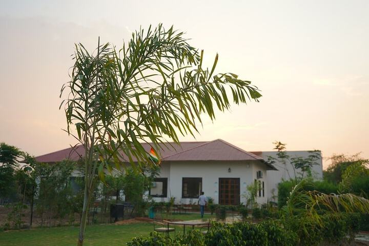 Hotel Exterior 56 of 58