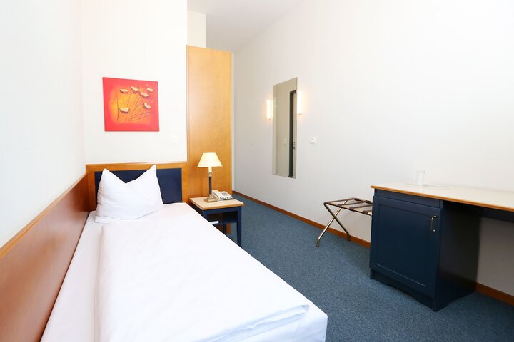 Room 17 of 43