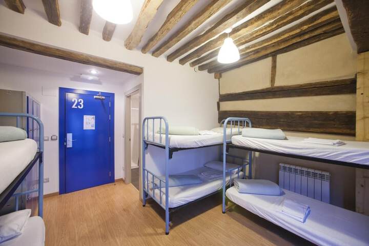 Room 5 of 16