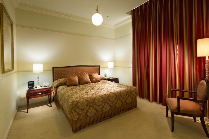 Room 9 of 105