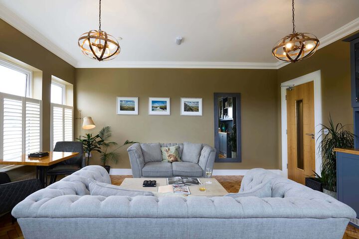 Lounge 101 of 118
