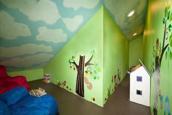 Room 8 of 26